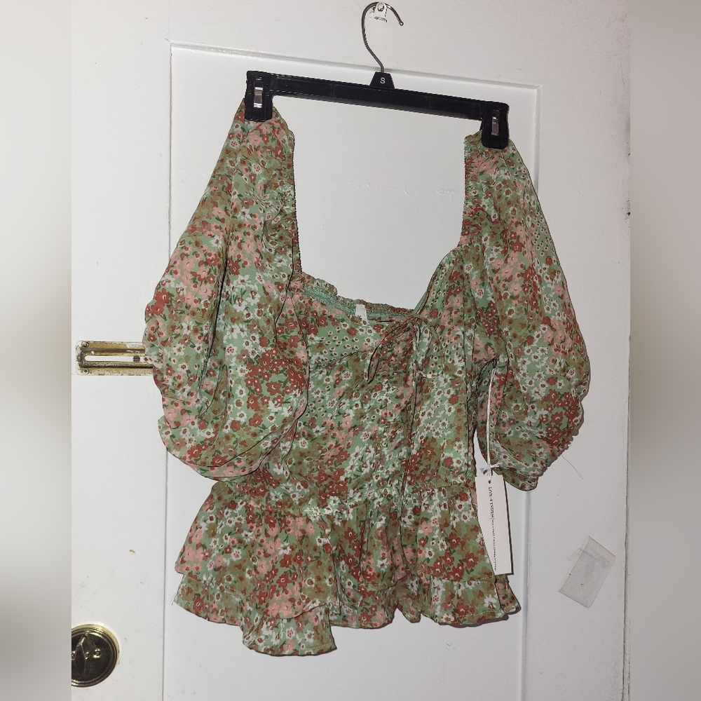 Live 4 truth  Puff Sleeve Floral Pattern Blouse Size  Juniors L NWT